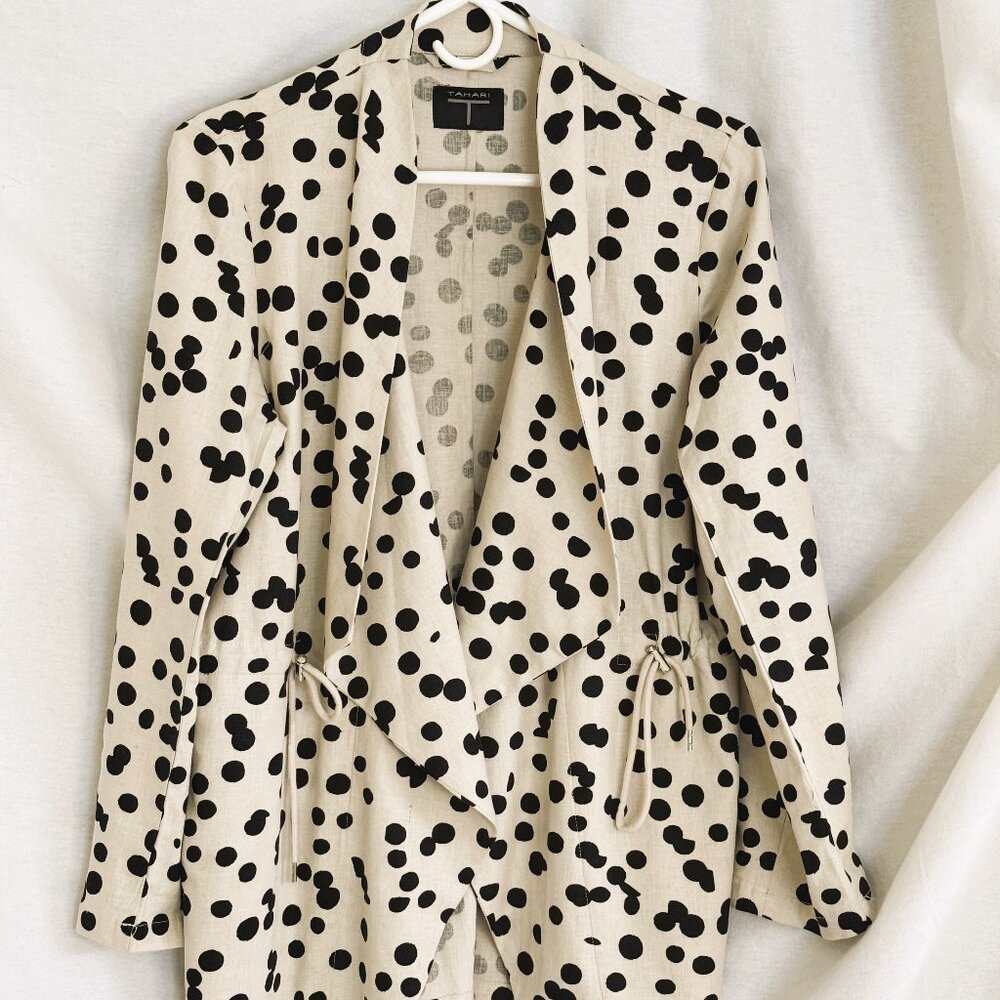 Tahari, off white jacket w/black dots, labels, 3/4 sleeves, tie waist, size Sm